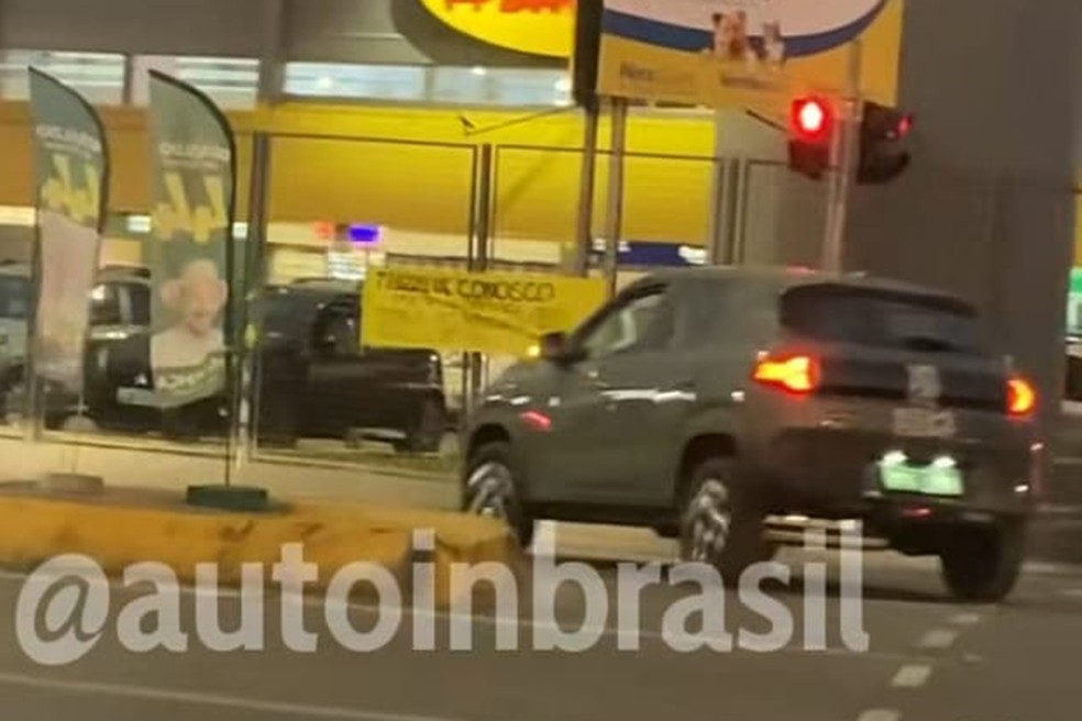 Flagra do novo Renault Kwid E-Tech no Brasil — Foto: Reprodução/@autoinbrasil