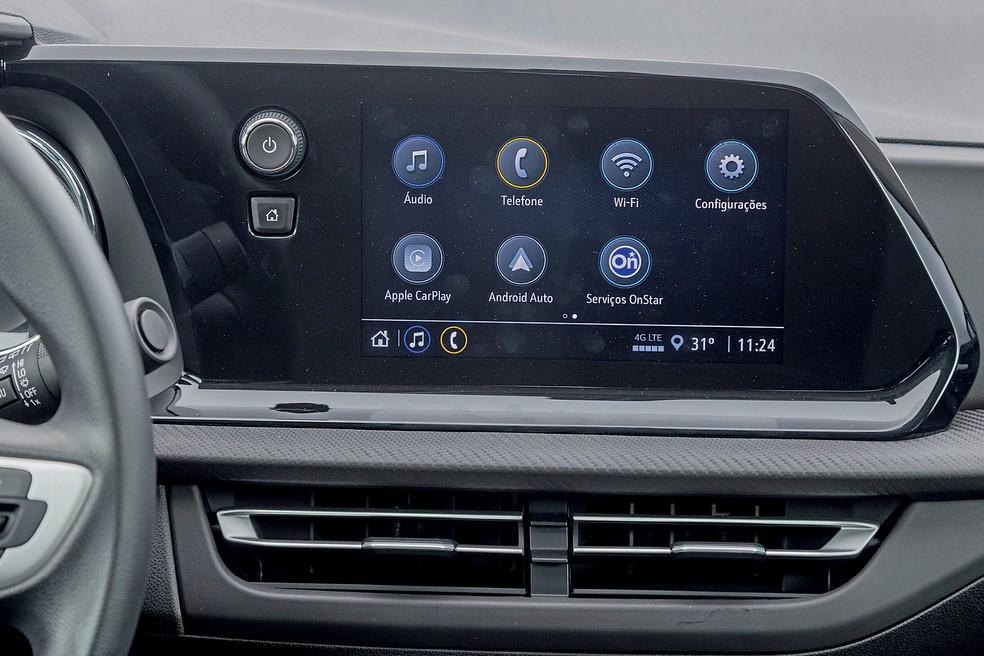 Central multimídia MyLink com tela de 8 polegadas faz parte dos equipamentos do Onix  — Foto: Renato Durães/Auto News Brasil