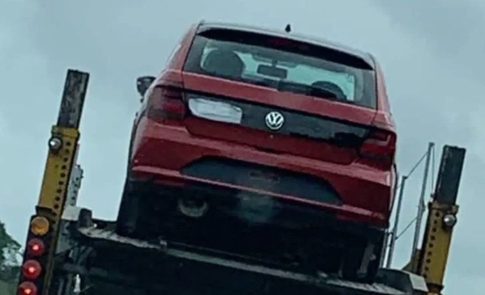 Volkswagen Gol Last Edition terá uma faixa preta interligando as lanternas na tampa do porta-malas — Foto: Reprodução/@cemedeiros