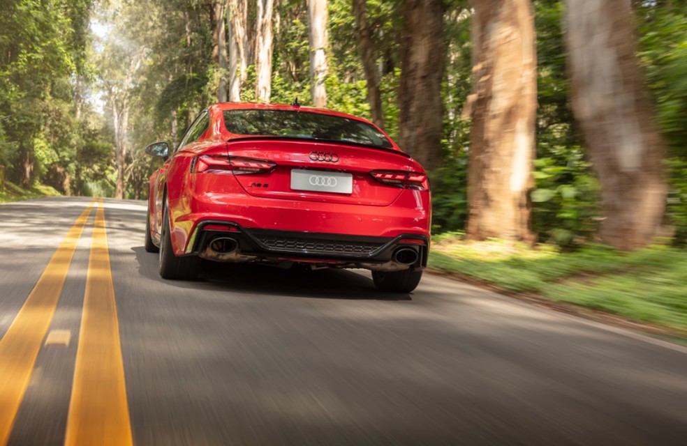 Audi RS 5 pode ultrapassar a faixa dos R$ 900 mil com todos os opcionais — Foto: Leo Sposito/Audi