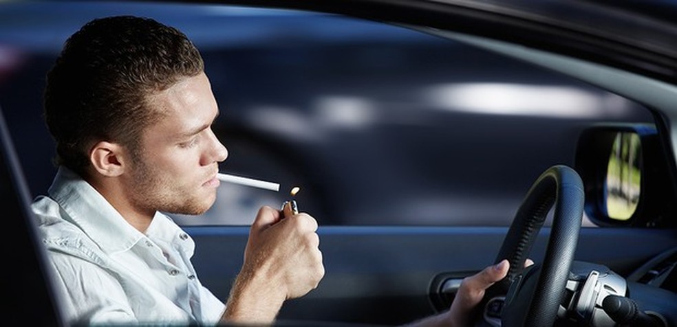 Carros de fumantes têm níveis de poluição muito acima dos aceitáveis pela OMS (Foto: Shutterstock) — Foto: Auto Esporte
