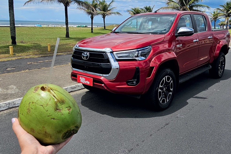 Hilux é robusta e imbatível no off-road, mas deixa a desejar no consumo de combustível — Foto: Jady Peroni/Auto News Brasil
