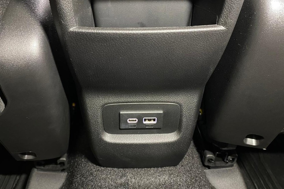 Ocupantes do banco traseira não têm saída de ar à disposição — Foto: André Schaun/Autoesporte