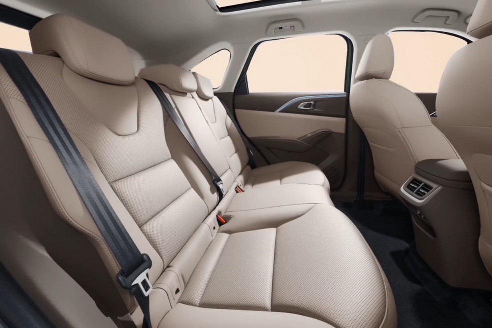 GWM Haval H6L oferece bom espaço interno graças aos 2,81 m de entre-eixos — Foto: Divulgação
