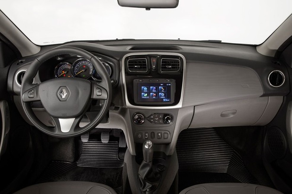 A ergonomia do Logan poderia ser um pouco melhor, mas evoluiu (Foto: Divulgação) — Foto: Auto Esporte