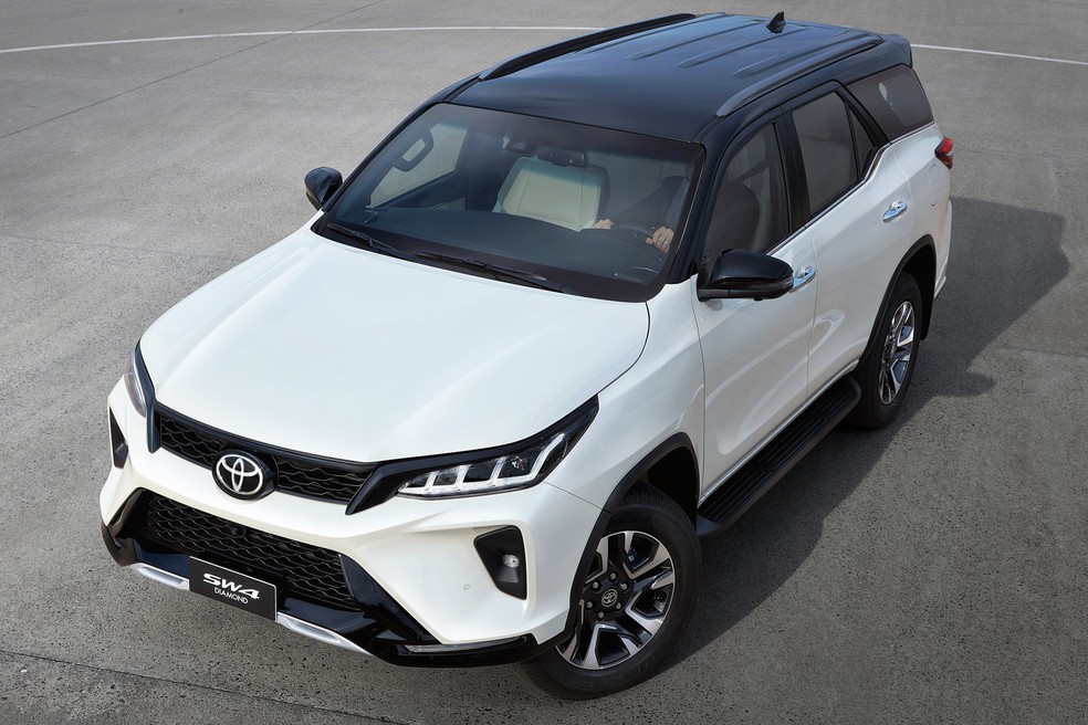 Toyota SW4 Diamond é opção topo de linha na gama do SUV — Foto: Divulgação