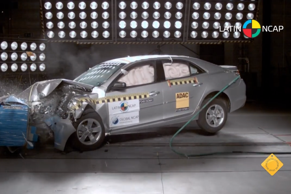 Chevrolet Malibu: 5 estrelas para proteção de adultos (14.56 pontos em 17) e 1 estrela para proteção infantil 