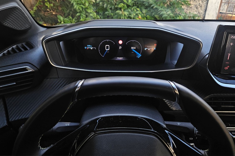 Painel de instrumentos 3D faz parte da proposta "i-Cockpit" do Peugeot 208  — Foto: Jady Peroni/Auto News Brasil