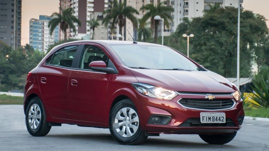 Chevrolet Onix da 1ª geração é carro usado conectado e econômico por R$ 55 mil