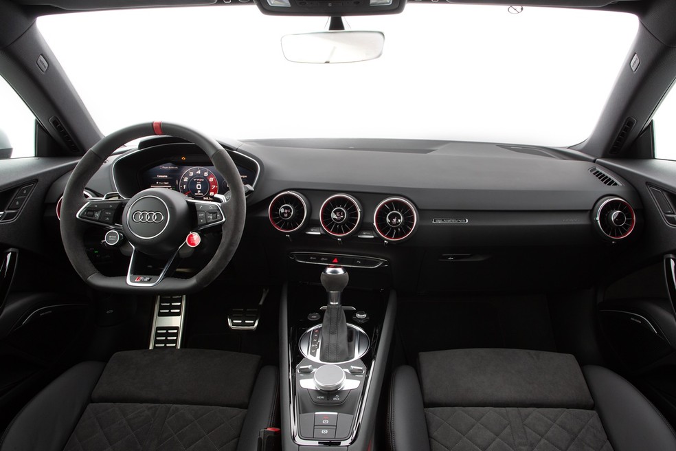 Cockpit virutal mostra informações de torque e força G — Foto: Divulgação