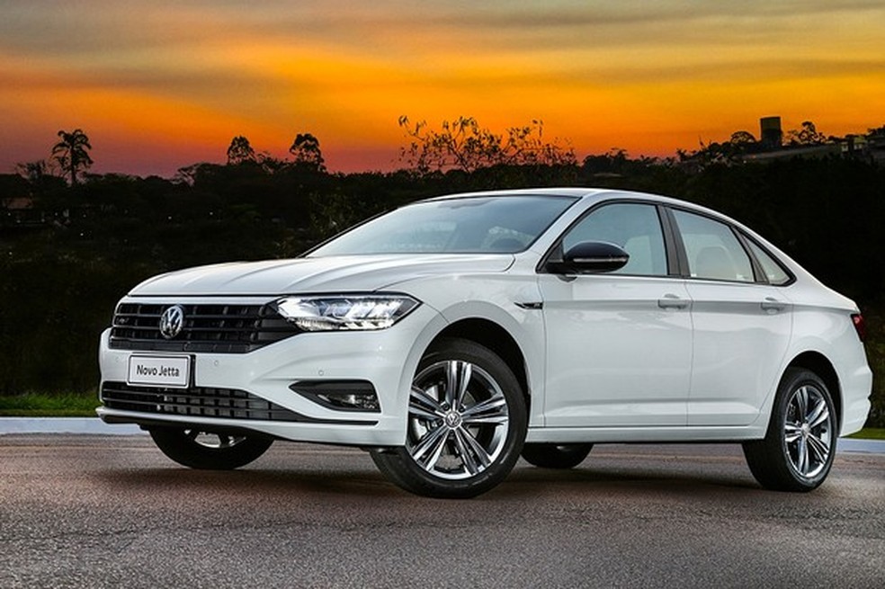 Versão R-Line aposta em apliques de preto brilhante (Foto: Divulgação) — Foto: Auto Esporte