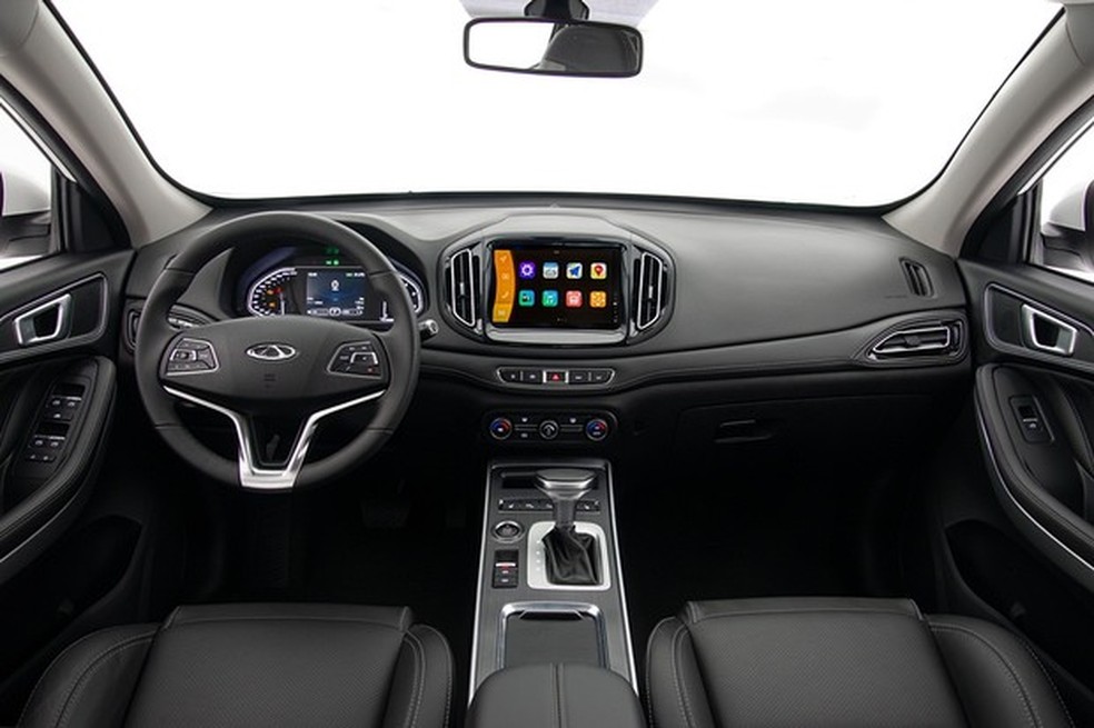 Painel tem poucos botões e acabamento é caprichado (Foto: Divulgação) — Foto: Auto Esporte