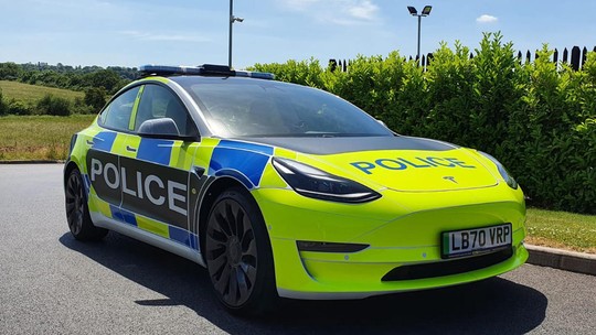 Carros elétricos da polícia ficam sem bateria e atrapalham combate ao crime no Reino Unido