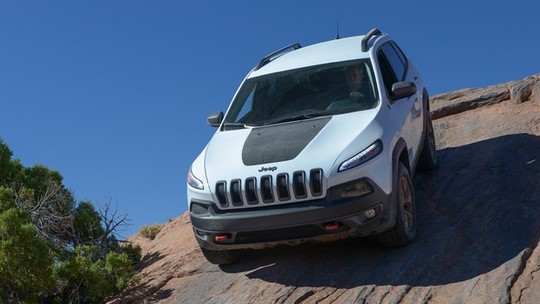 Jeep dará inicio à reparação de Cherokee afetado por recall 