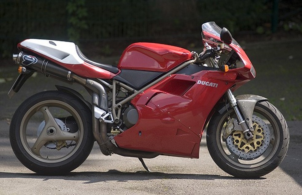 Ducati 916 era uma das melhores superesportivas dos anos 90 (Foto: Reprodução) — Foto: Auto Esporte