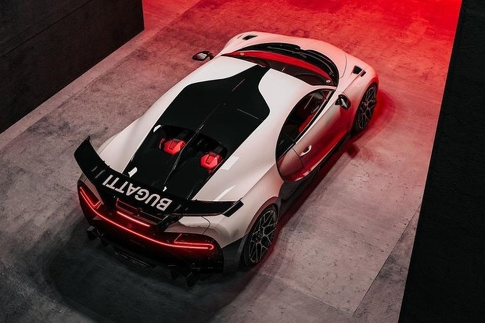 Iluminação na cor vermelha ajuda no visual sombrio (Foto: Reprodução/Instagram) — Foto: Auto Esporte