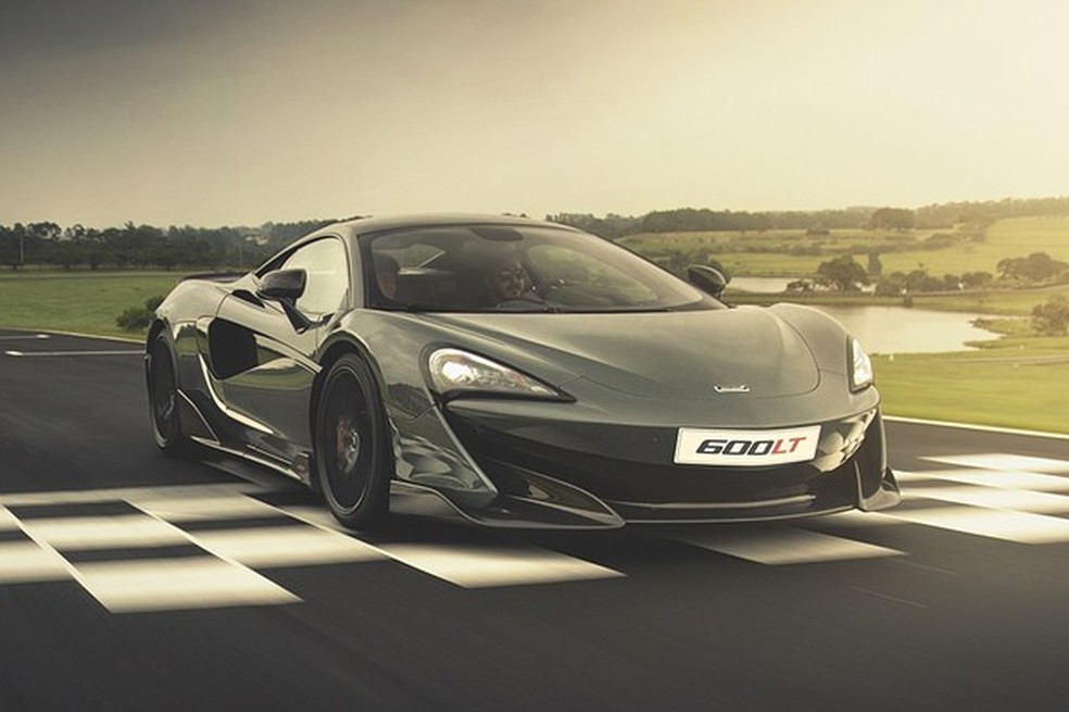 Brasil terá apenas quatro unidades do McLaren 600LT (Foto: Fabio Aro/Auto News Brasil) — Foto: Auto Esporte