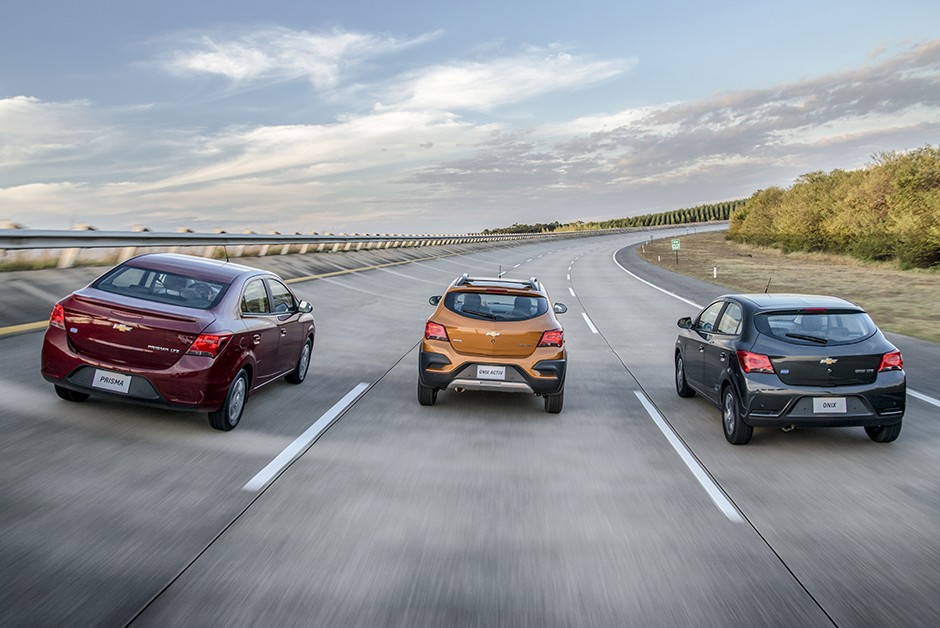 Novos Chevrolet Onix e Prisma