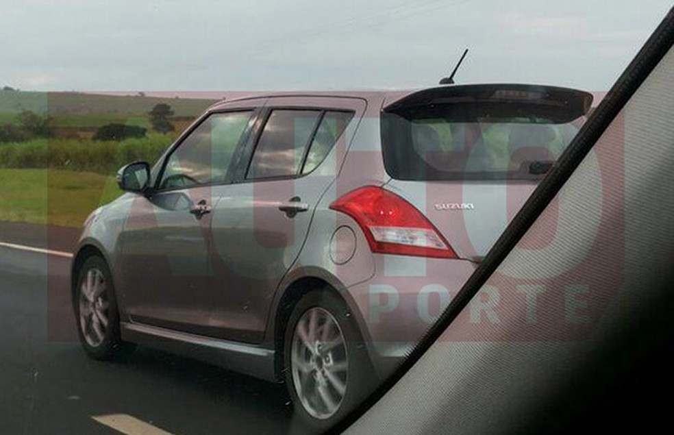 Flagra: Suzuki Swift Sport (Foto: Mário Barrionovo Neto) — Foto: Auto Esporte