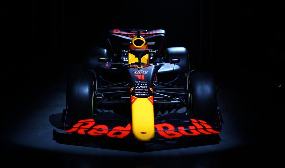Red Bull RB18 tem bico praticamente todo amarelo — Foto: Divulgação