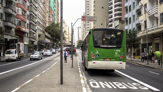 Faixa de ônibus: quando é possível andar de carro na via exclusiva sem ser multado?