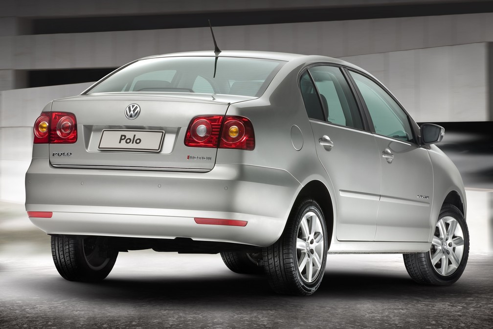 Volkswagen Polo Sedan era menor que o Virtus — Foto: Divulgação