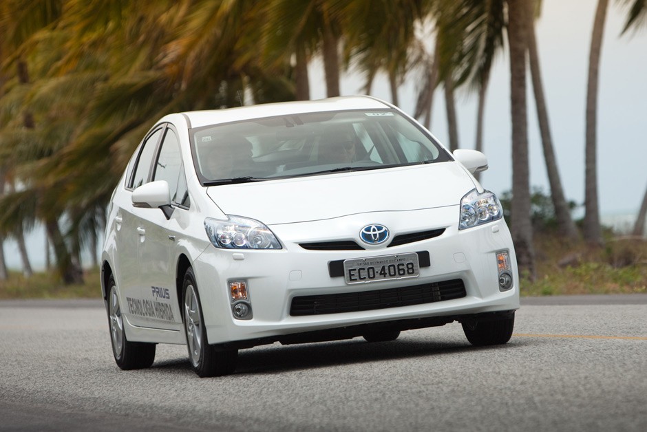 Toyota Prius: com gasolina, ele aferiu 15,7 km/l na cidade e 14,3 km/l na estrada