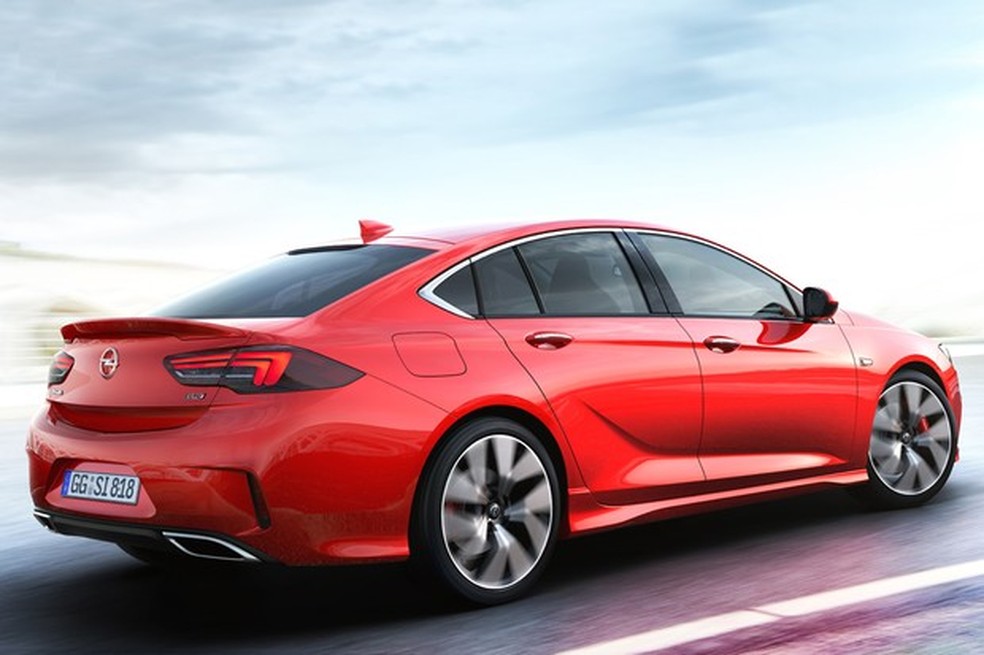 Kit aerodinâmico do Opel Insignia GSi inclui spoiler funcional (Foto: Divulgação) — Foto: Auto Esporte