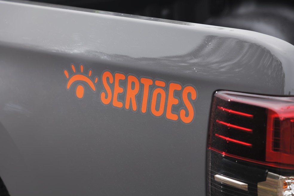 Cor laranja aparecem em logotipos e detalhes pela carroceria  — Foto: Divulgação