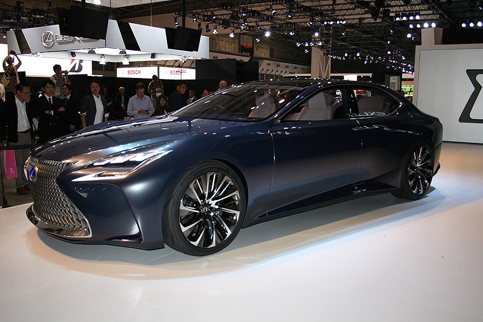 Lexus LF FC no Salão de Tóquio 2015