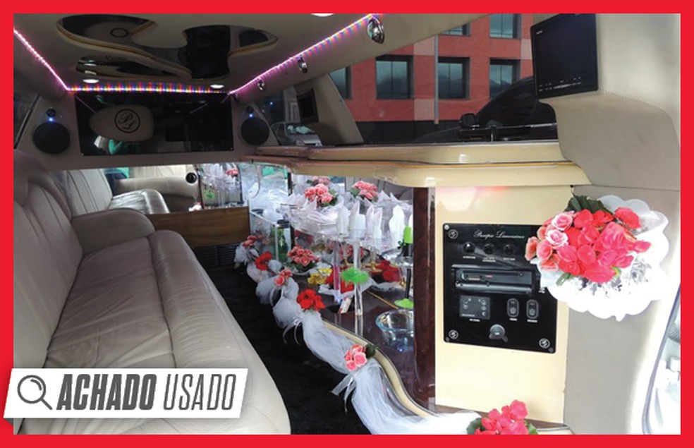 A decoração interna fica ao gosto do cliente o enorme móvel tipo bar inclui som, telas LCD e outros apetrechos (Foto: Reprodução) — Foto: Auto Esporte