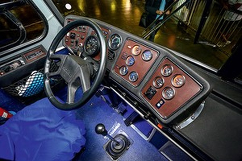O câmbio é manual de cinco marchas (Foto: Rafael Munhoz/Auto News Brasil) — Foto: Auto Esporte