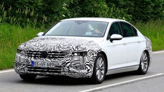 Segredo: Volkswagen Passat reestilizado é flagrado