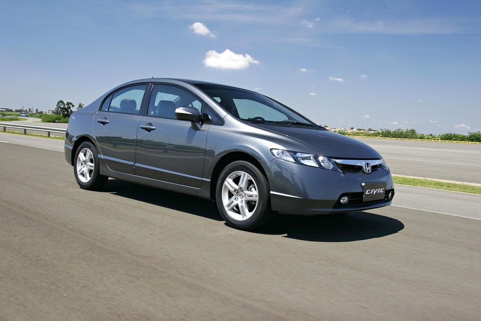 O Honda Civic de oitava geração conta com porta-malas de 340 litros. — Foto: Divulgação/Honda