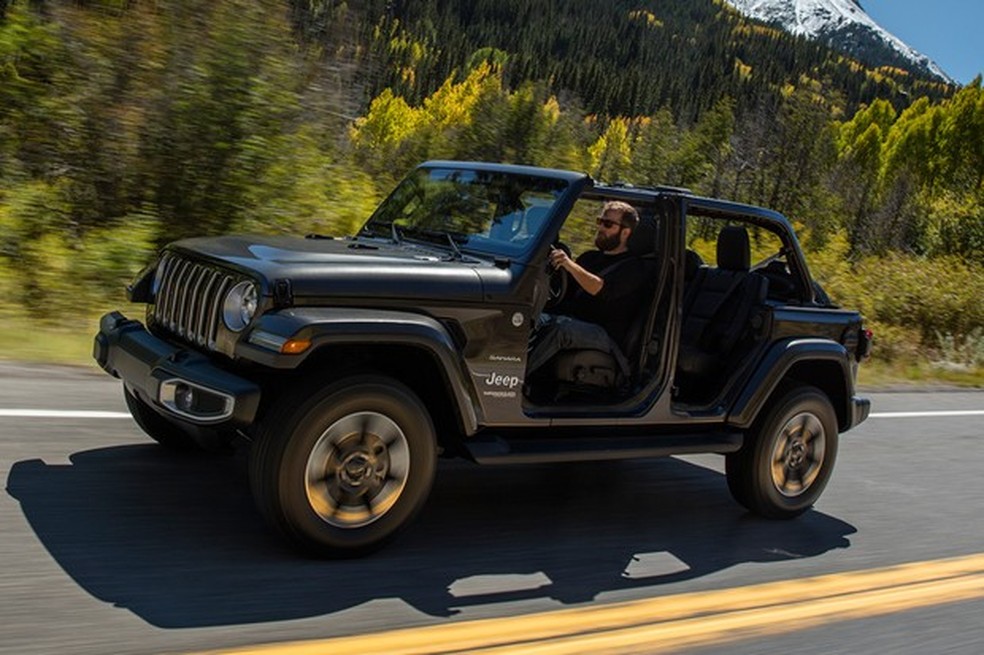 O Wrangler permite que você retire as portas e até rebata o para-brisa (Foto: Divulgação) — Foto: Auto Esporte