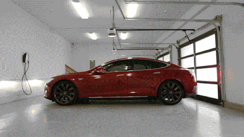 Tesla autônomo sai sozinho da garagem (Foto: Reprodução) — Foto: Auto Esporte