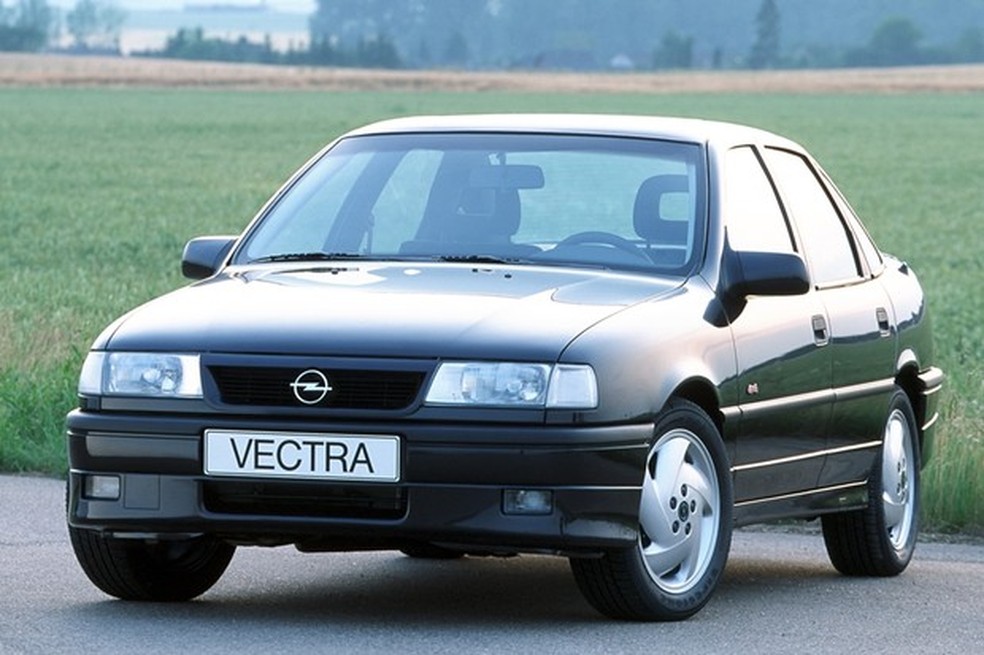 O Vectra usado na Fórmula 1 era de primeira geração, vendido no Brasil pela Chevrolet (Foto: Divulgação) — Foto: Auto Esporte