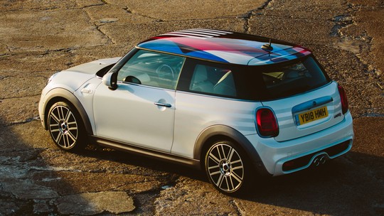 Mini produz carro único como presente de casamento para Harry e Meghan