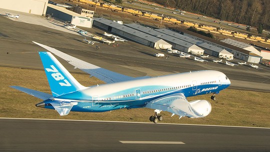 Dono do Chelsea, Roman Abramovich compra avião particular mais caro do mundo
