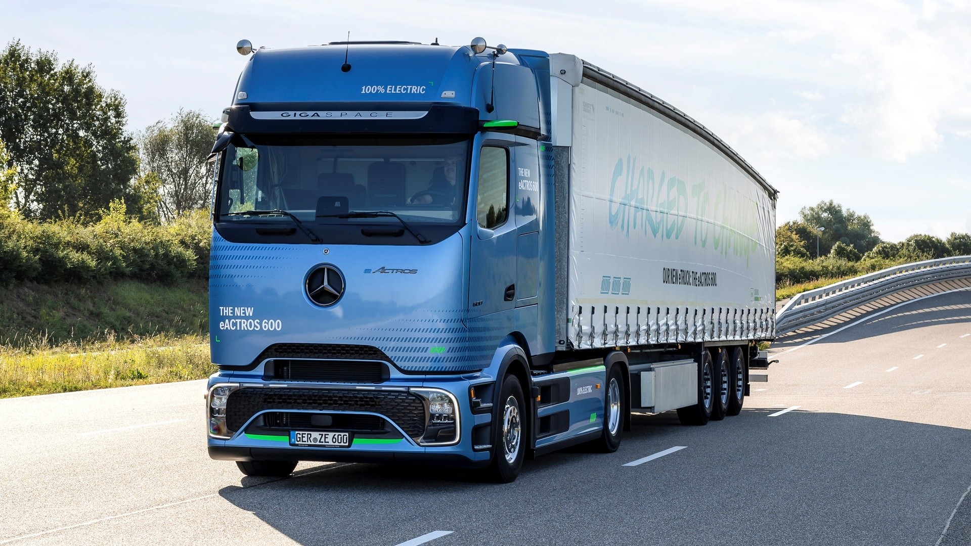 Mercedes-Benz eActros 600 é caminhão elétrico com autonomia de diesel