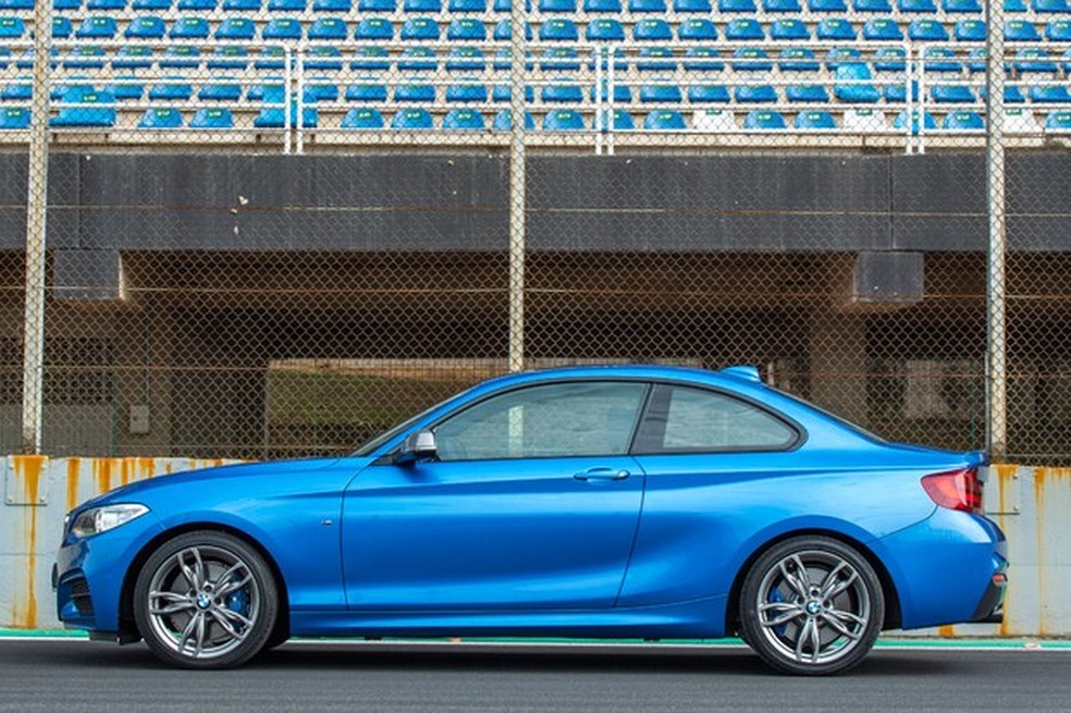 Proporções de comprimento e entre-eixos são mais compactas que no Série 3 (Foto: Divulgação) — Foto: Auto Esporte
