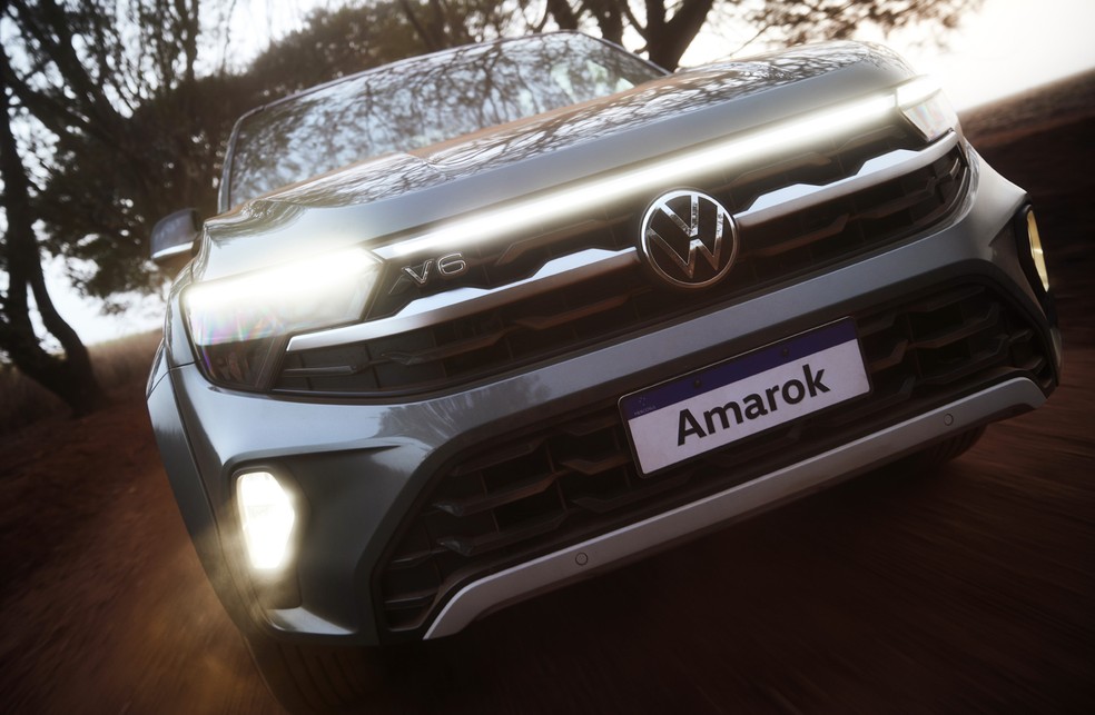 Faróis de LED da nova Volkswagen Amarok 2025 — Foto: Divulgação