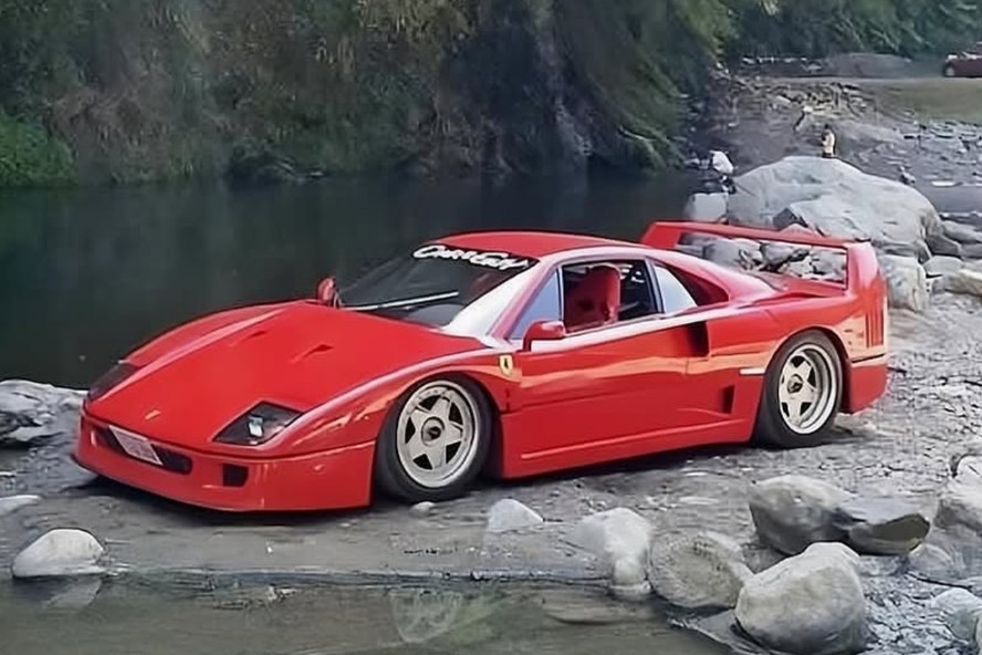 FindClassically F40 Takeshi Kimura's Snow Version in Rosso Red 1:64