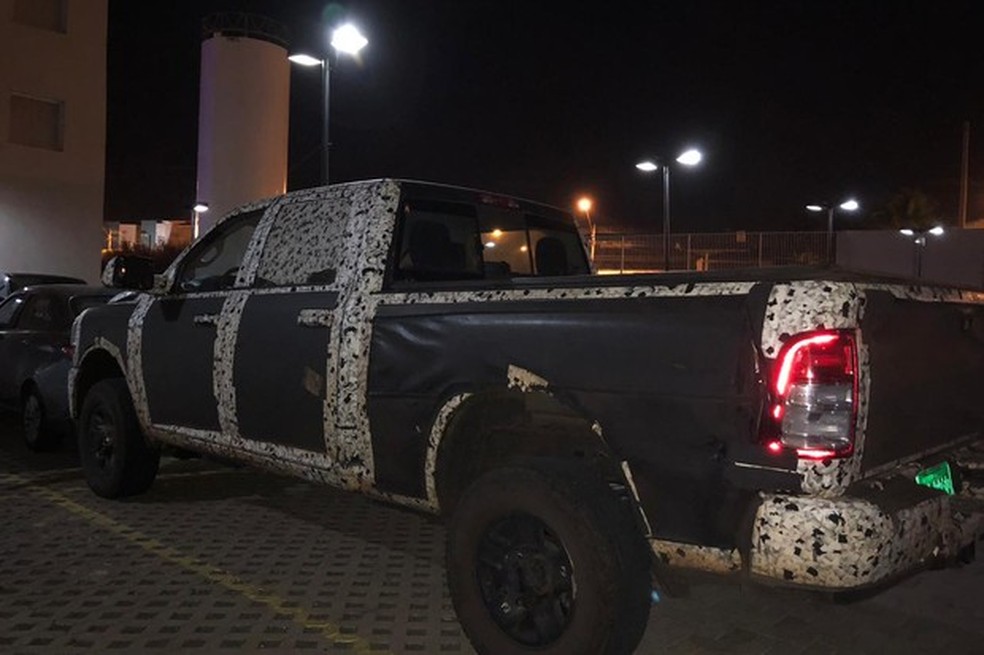 A faixa de LED envolve a lanterna (Foto: Admardo Silva) — Foto: Auto Esporte