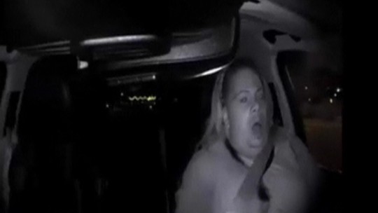 Tesla investigada, Camaro partido ao meio e outros destaques da semana em carros e motos