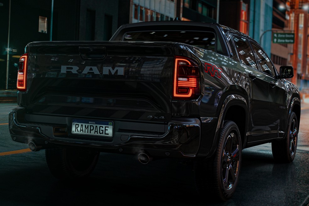 Nas versões mais caras, Ram Rampage 2026 agora tem lanternas escurecidas — Foto: Divulgação