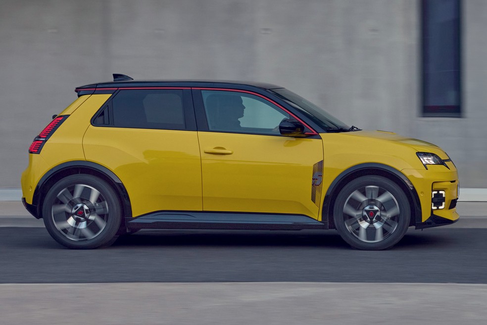 Renault 5 E-tech 2025 é calçado com rodas de 18 polegadas  — Foto: Divulgação