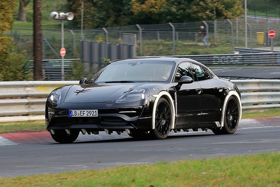 Porsche Mission E em testes na pista (Foto: Automedia) — Foto: Auto Esporte