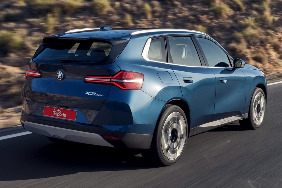BMW X3 tem uma saída de escape "escondida" na traseira — Foto: Divulgação