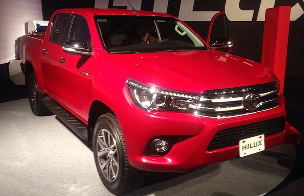 Dianteira da Toyota Hilux 2016 (Foto: Julio Cabral / Auto News Brasil) — Foto: Auto Esporte